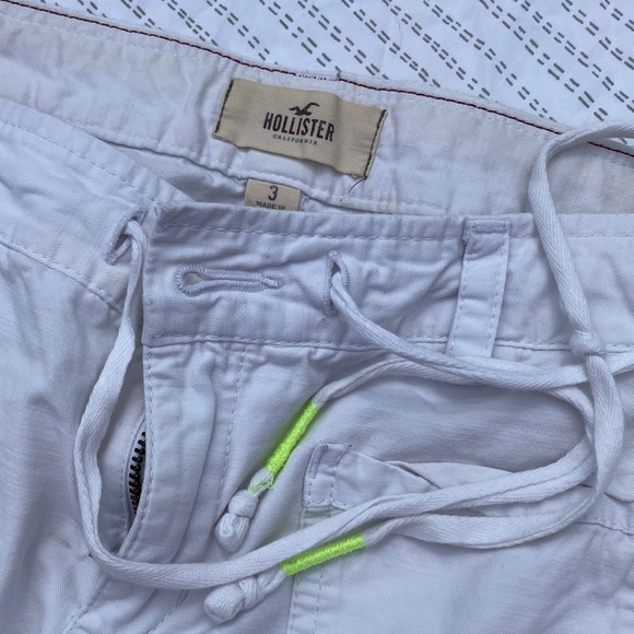 Hollister.
Size 3 - Picture 4 of 5